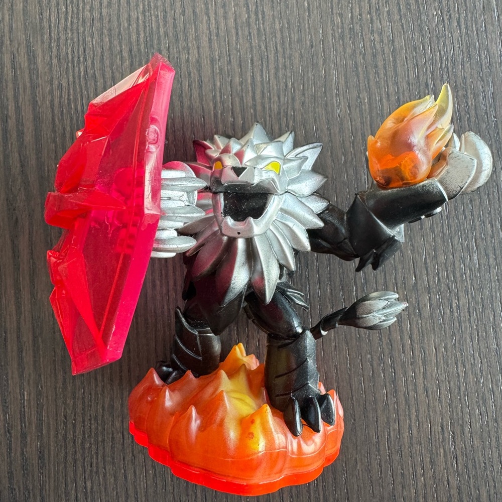 Skylanders Dark Wildfire Variant Fire Trap Master Silver Lion